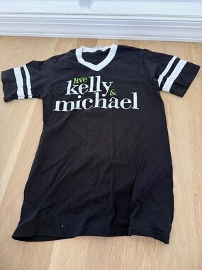 Live Kelly & Michael Black Graphic V-Neck Tee